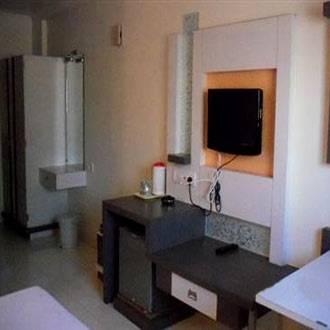 Embassy Hotel Surat Dış mekan fotoğraf